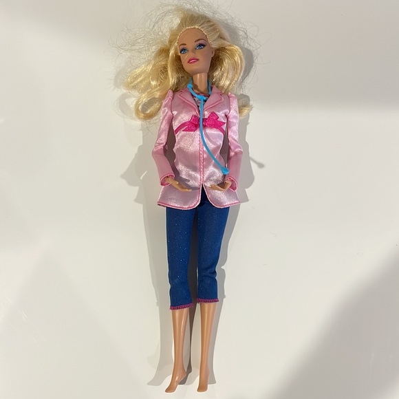 Barbie Pet Vet Doll & Playset - Picture 6 of 7